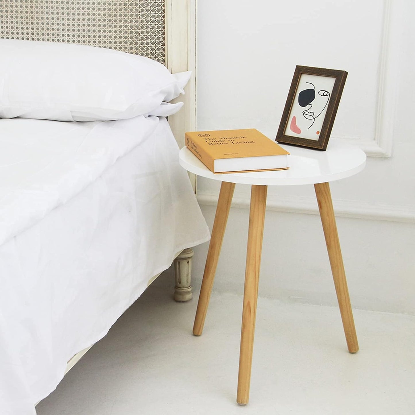 round Side Table, Small Accent Table Nightstand Modern End Table for Living Room Bedroom Office Small Spaces, 15.7''D X 19.69''H (White)